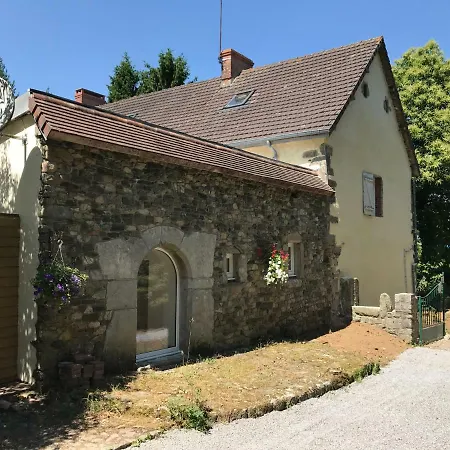 منزل ريفي La Bichurie *