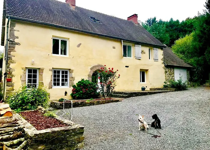 منزل ريفي La Bichurie *